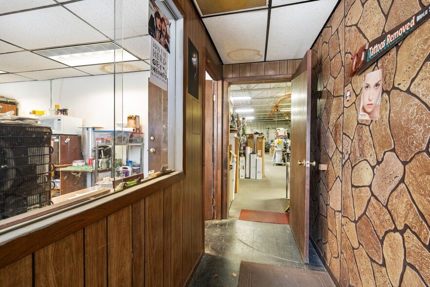 73 W Walton Blvd, Pontiac, MI for sale - Interior Photo - Image 3 of 21