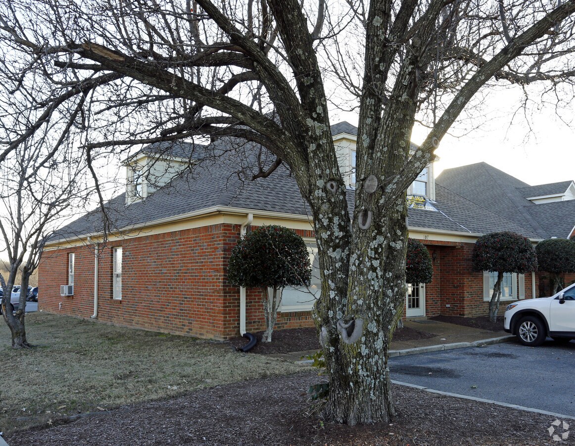 107 Stateline Rd, Southaven, MS 38671