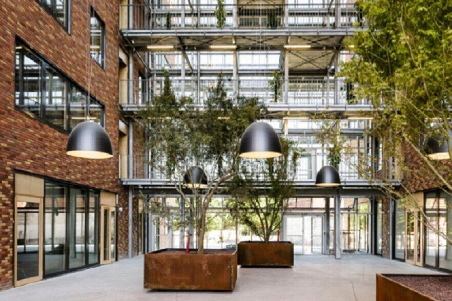 Office in Roubaix for lease - Lobby - Image 2 of 3