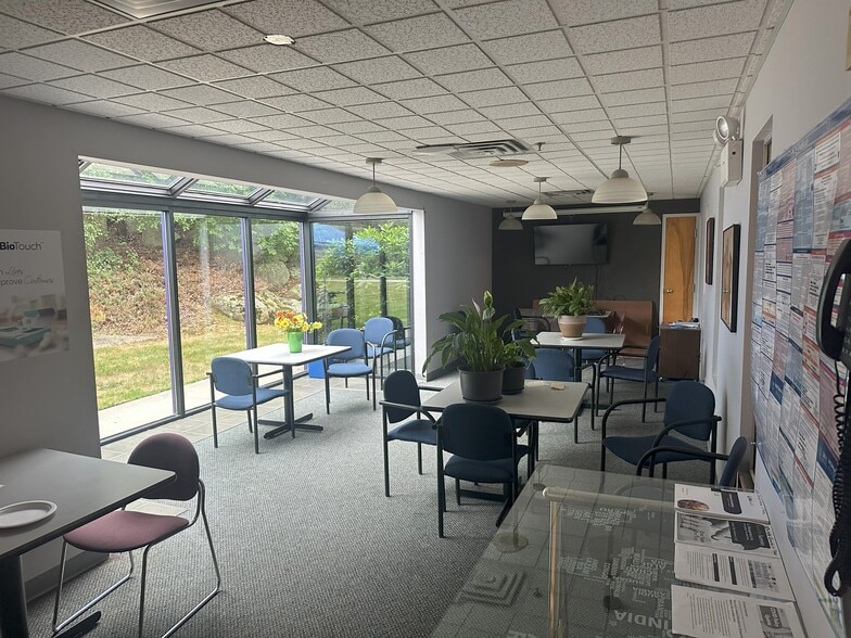 25 Amflex Dr, Cranston, RI for sale - Building Photo - Image 2 of 9