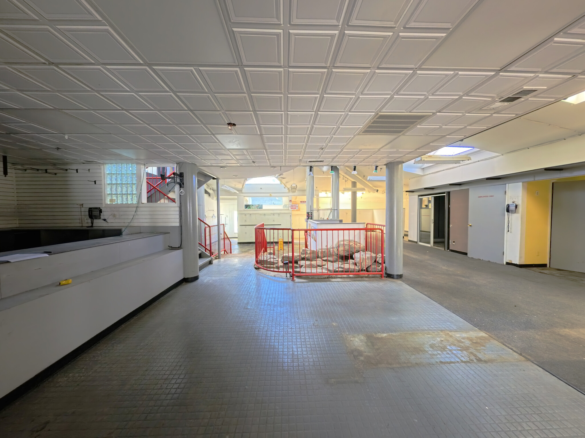 125 E Jericho Tpke, Huntington Station, NY for lease Interior Photo- Image 1 of 16