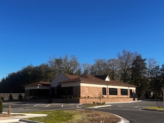 1977 Eastchester Dr, High Point, NC for lease - Building Photo - Image 2 of 3