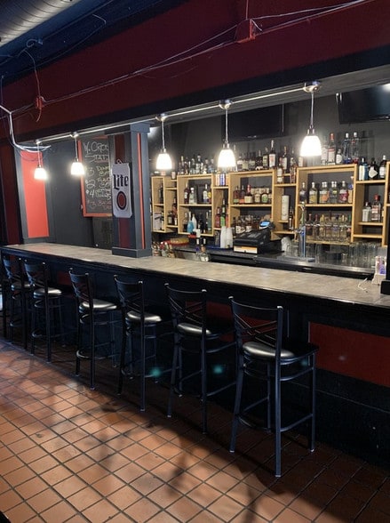 517 W Cross St, Ypsilanti, MI for sale - Interior Photo - Image 2 of 4