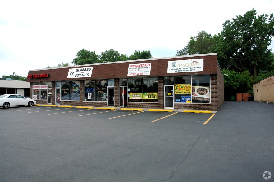 1852 1854 North Rand Rd Palatine Il 60074 Freestanding Property 2 000 Sf Of Retail Space Available In Palatine Il