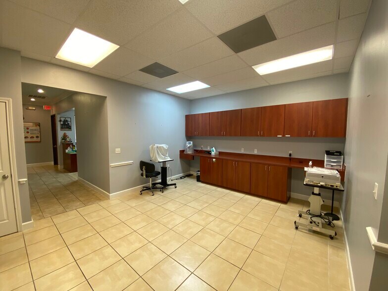 3531 S Town Center Blvd, Sugar Land, TX for lease - Interior Photo - Image 3 of 27