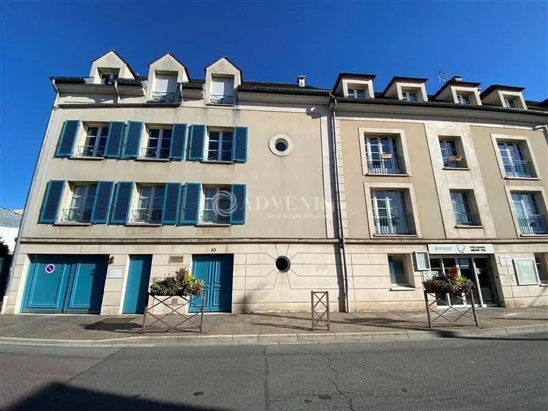 Office in Poissy for sale Building Photo- Image 1 of 11