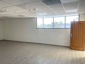 15721 Vanowen St, Van Nuys, CA for lease Building Photo- Image 1 of 3