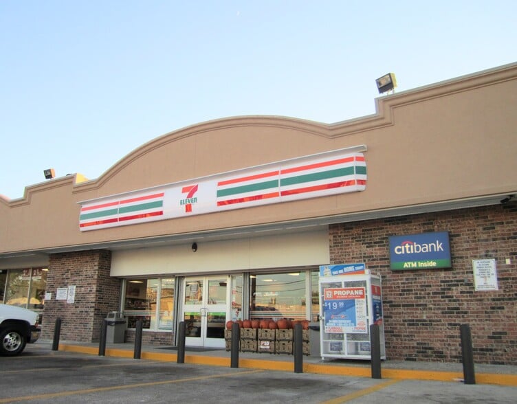 4311 Maple Ave, Dallas, TX for sale - Building Photo - Image 2 of 8