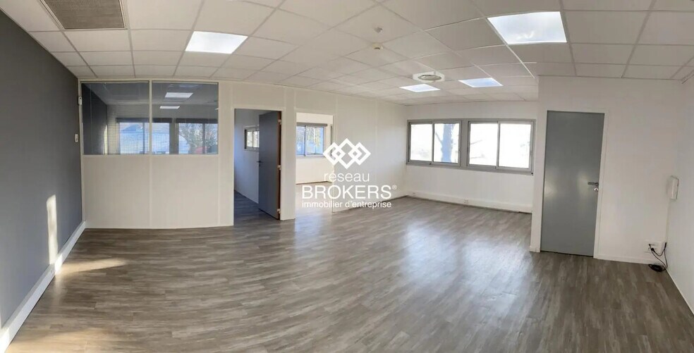 Office in Saint-Martin-le-Vinoux for sale - Interior Photo - Image 1 of 5