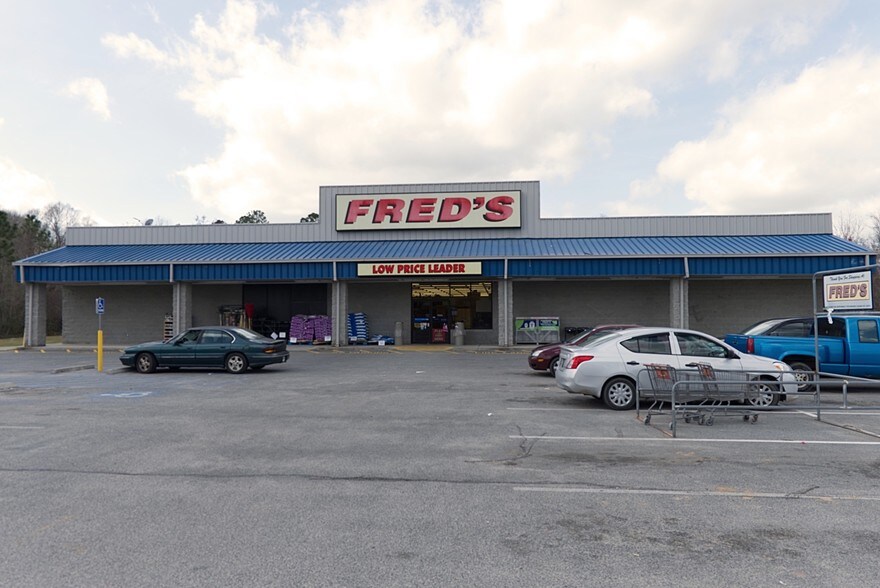 726 N Veterans Blvd, Glennville, GA for sale - Building Photo - Image 1 of 1