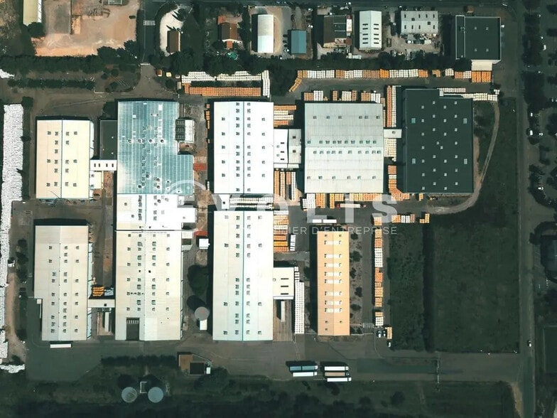 Industrial in Tarascon for lease - Aerial - Image 2 of 7