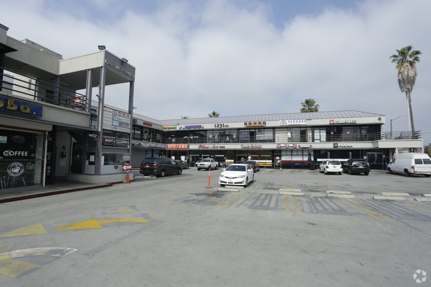 3500-3548 W 8th St, Los Angeles, CA for lease - Building Photo - Image 3 of 12