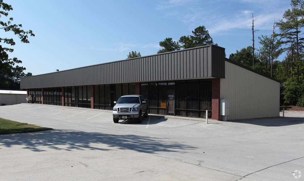 21-29 Pine Grove Rd, Locust Grove, GA for lease - Primary Photo - Image 1 of 2