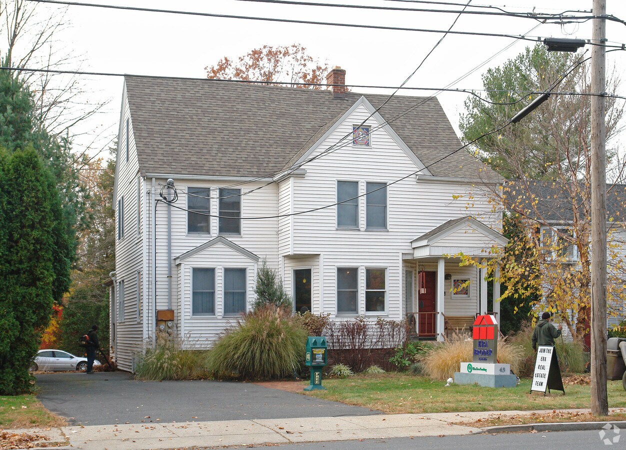 43 N Main St, West Hartford, CT 06107