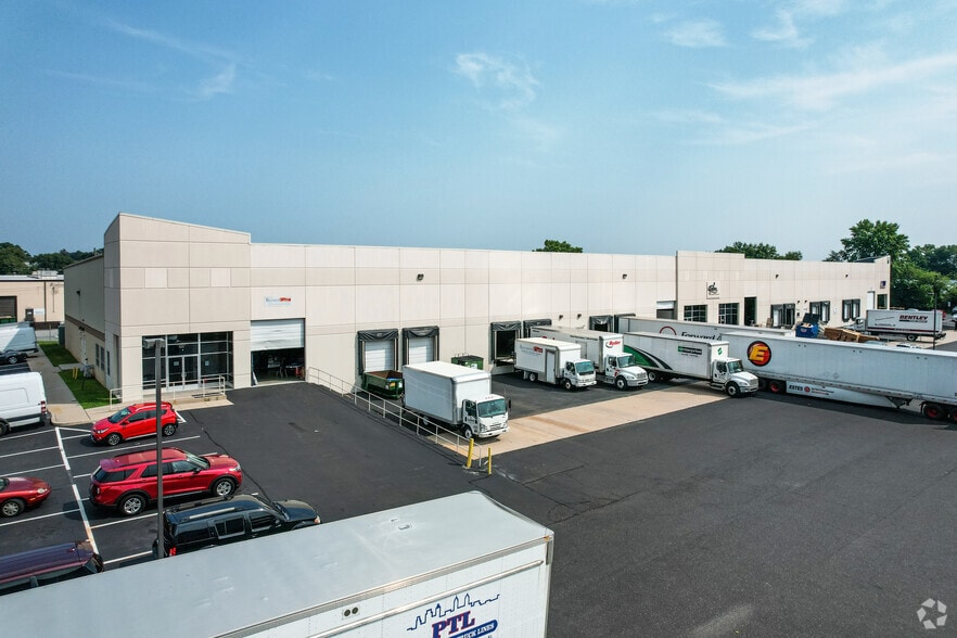 525 Kaiser Dr, Folcroft, PA for lease - Building Photo - Image 2 of 3