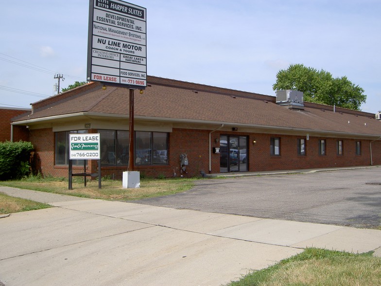 21711 Harper Ave, Saint Clair Shores, MI for lease - Building Photo - Image 1 of 1