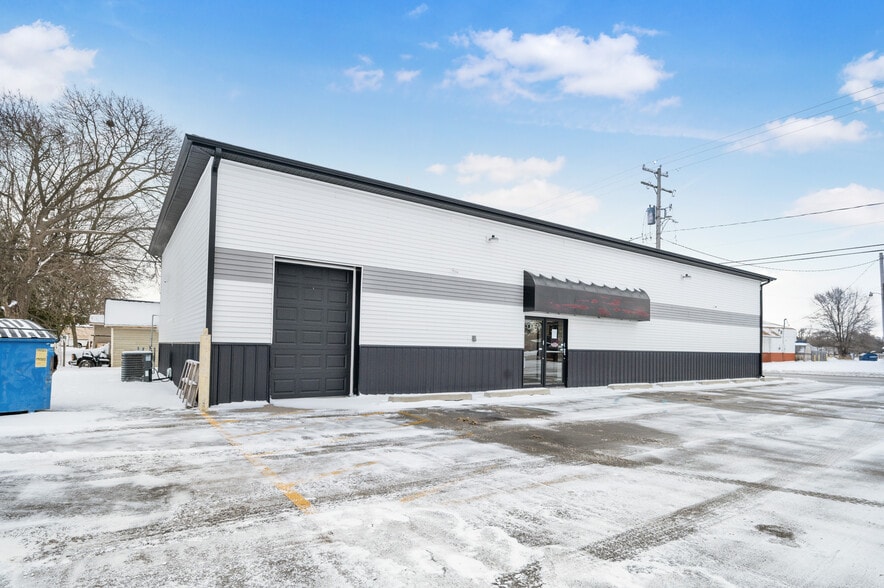 805 Maple St, Big Rapids, MI for sale - Primary Photo - Image 1 of 21