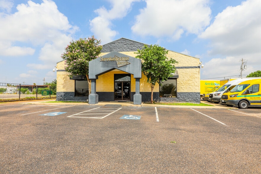 1601 Jacaman Rd, Laredo, TX for sale - Building Photo - Image 1 of 4