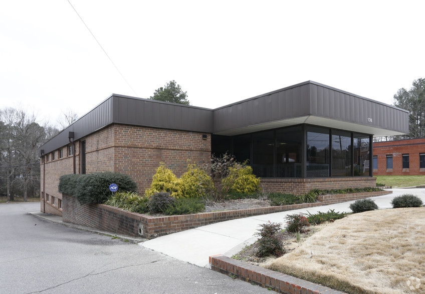 136 Carbonton Rd, Sanford, NC for lease - Primary Photo - Image 1 of 11