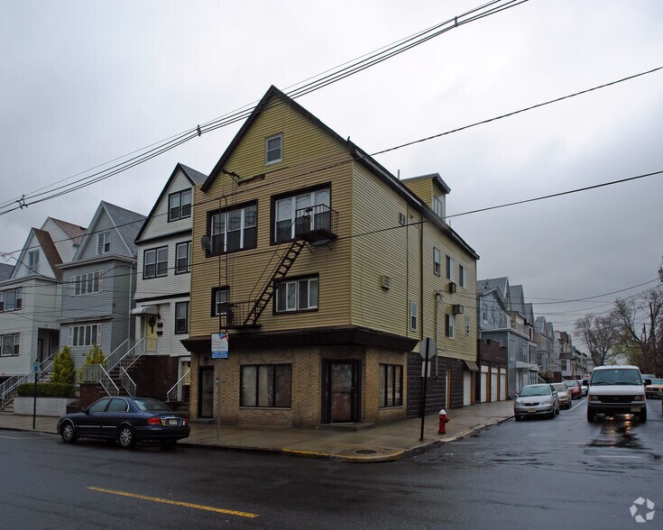 389 Avenue E, Bayonne, NJ 07002