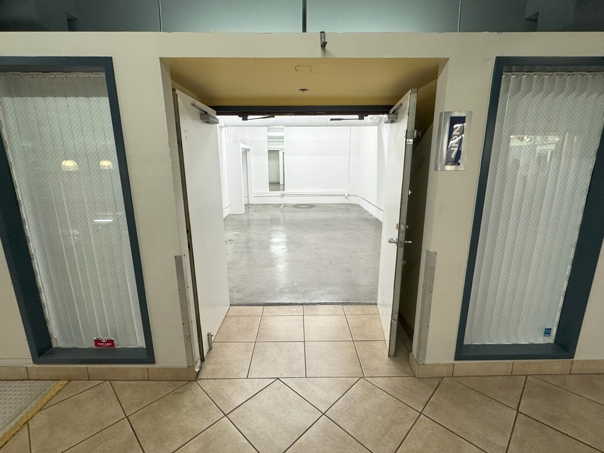 305 E 9th St, Los Angeles, CA for lease Interior Photo- Image 1 of 6