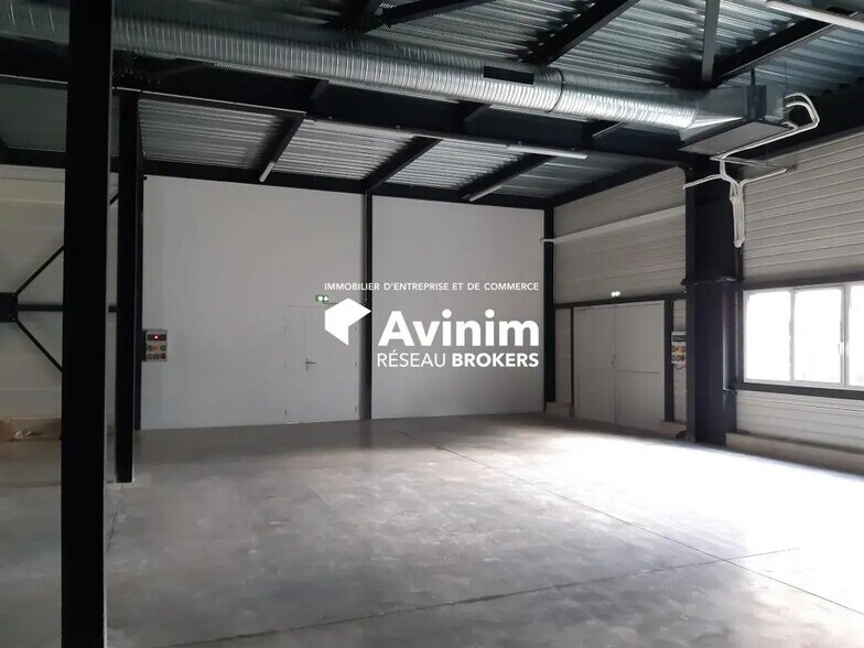 Flex in Chambéry for lease - Interior Photo - Image 1 of 8