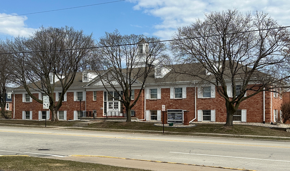 916 Willard Dr, Ashwaubenon, WI for lease - Building Photo - Image 1 of 4