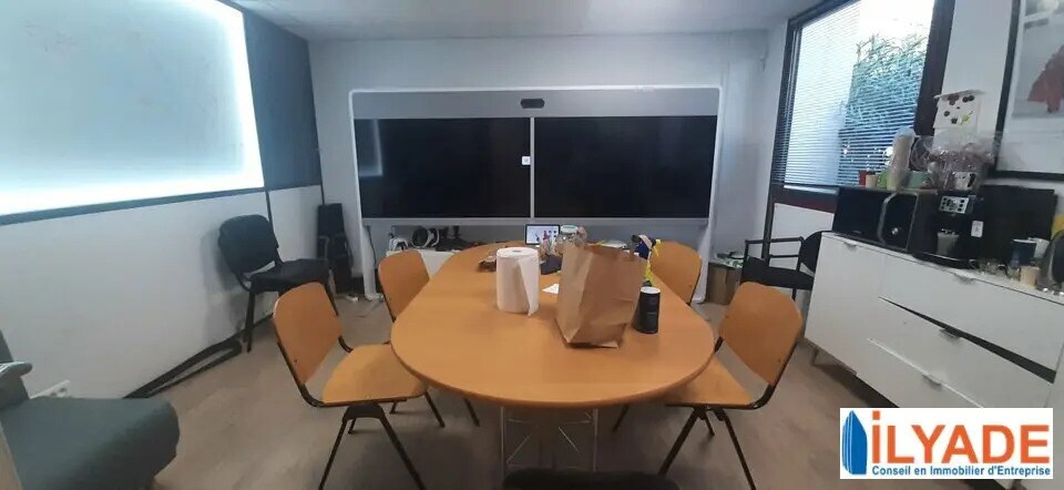 645 Rue Mayor De Montricher, Aix-en-Provence for sale - Interior Photo - Image 3 of 4