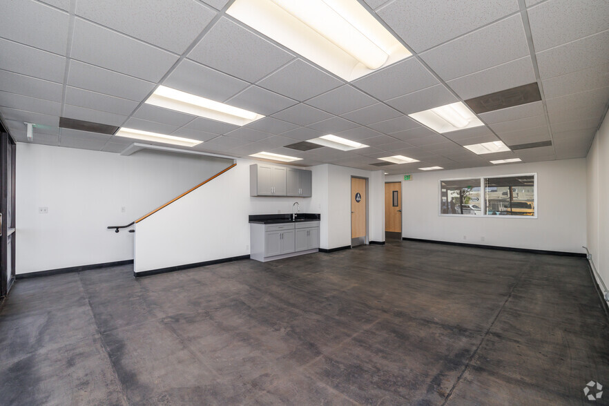 440 S Hindry Ave, Inglewood, CA for lease - Interior Photo - Image 3 of 17