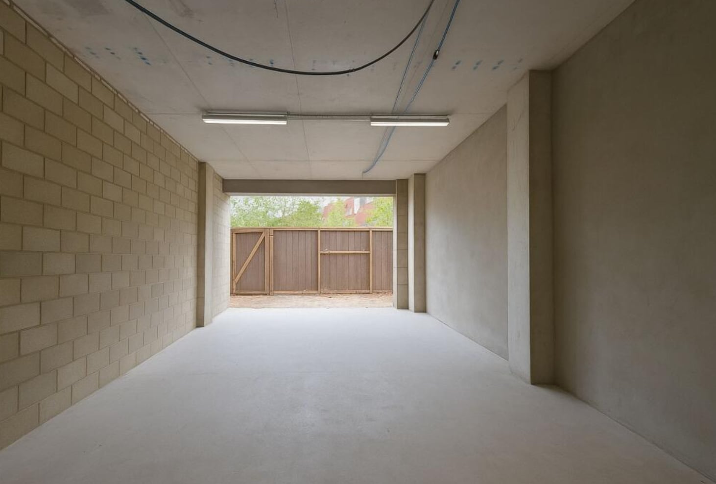 124 The Grv, London for lease Interior Photo- Image 1 of 3