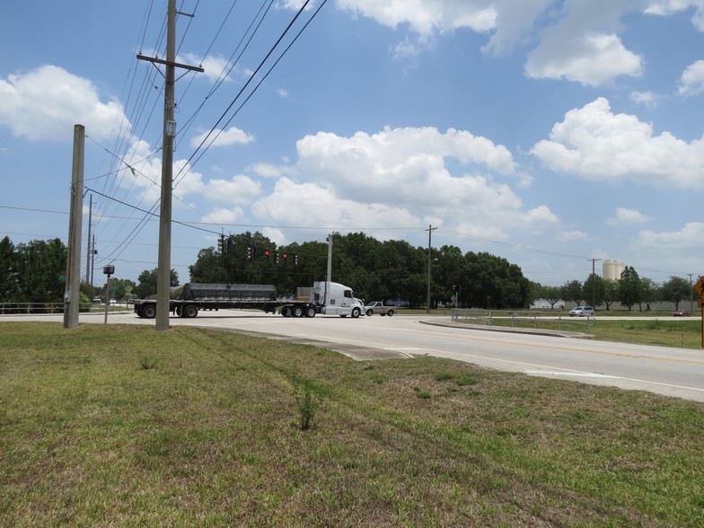 2301 Airport Rd, Plant City, FL for sale - Building Photo - Image 1 of 8