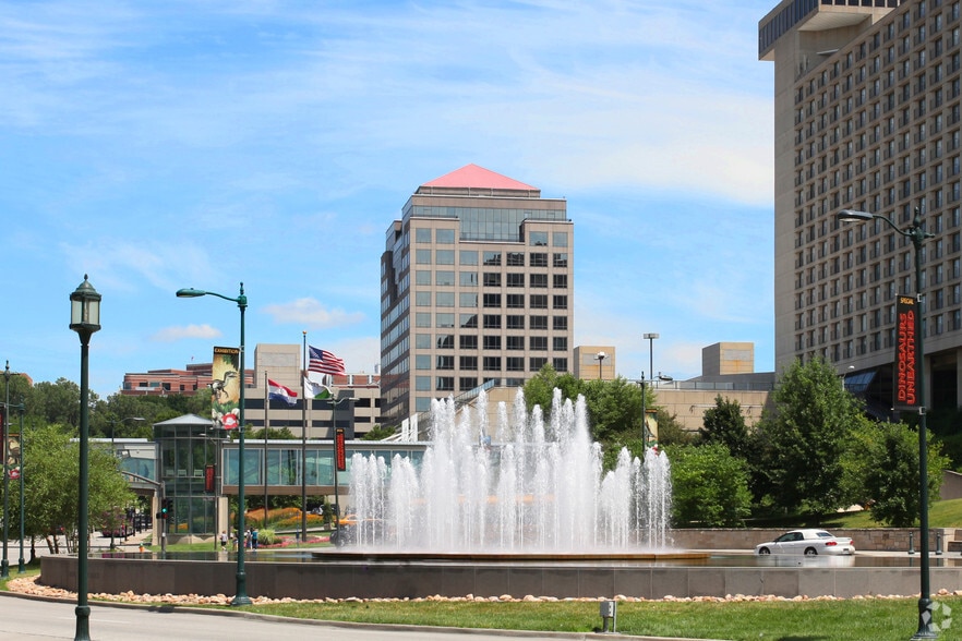 2405 Grand Ave, Kansas City, MO for lease - Building Photo - Image 2 of 11