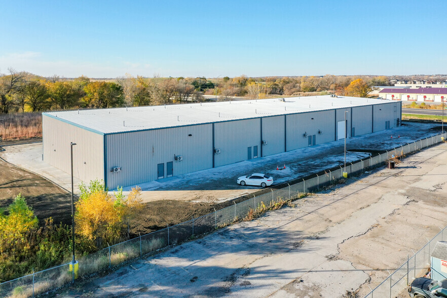 7480 N 56th St, Lincoln, NE for lease - Building Photo - Image 3 of 5