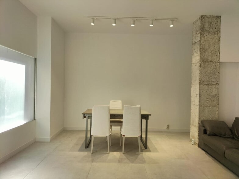 Retail in Zaragoza, Zaragoza for lease - Building Photo - Image 1 of 25