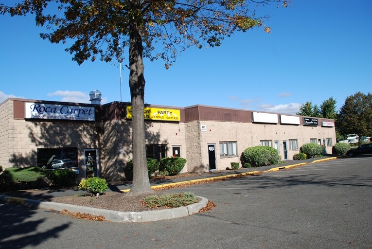 227 S Middletown Rd, Nanuet, NY for lease - Building Photo - Image 1 of 4