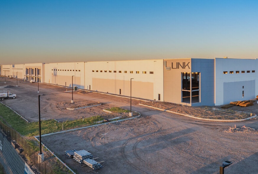 105-161 Hyatt Ave, Newark, NJ for lease - Building Photo - Image 3 of 17