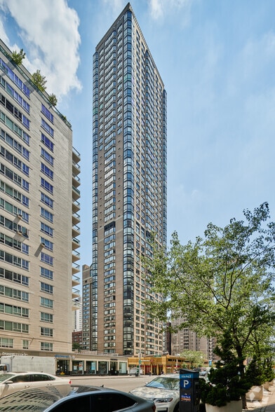 205 E 64th St, New York, NY for lease - Building Photo - Image 3 of 9