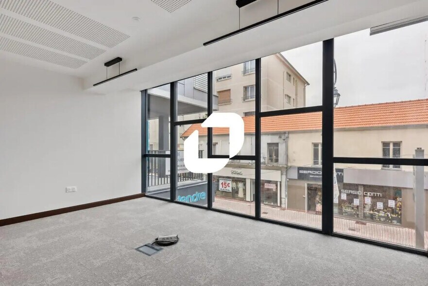 Office in Saint-Maur-des-Fossés for lease - Building Photo - Image 3 of 11