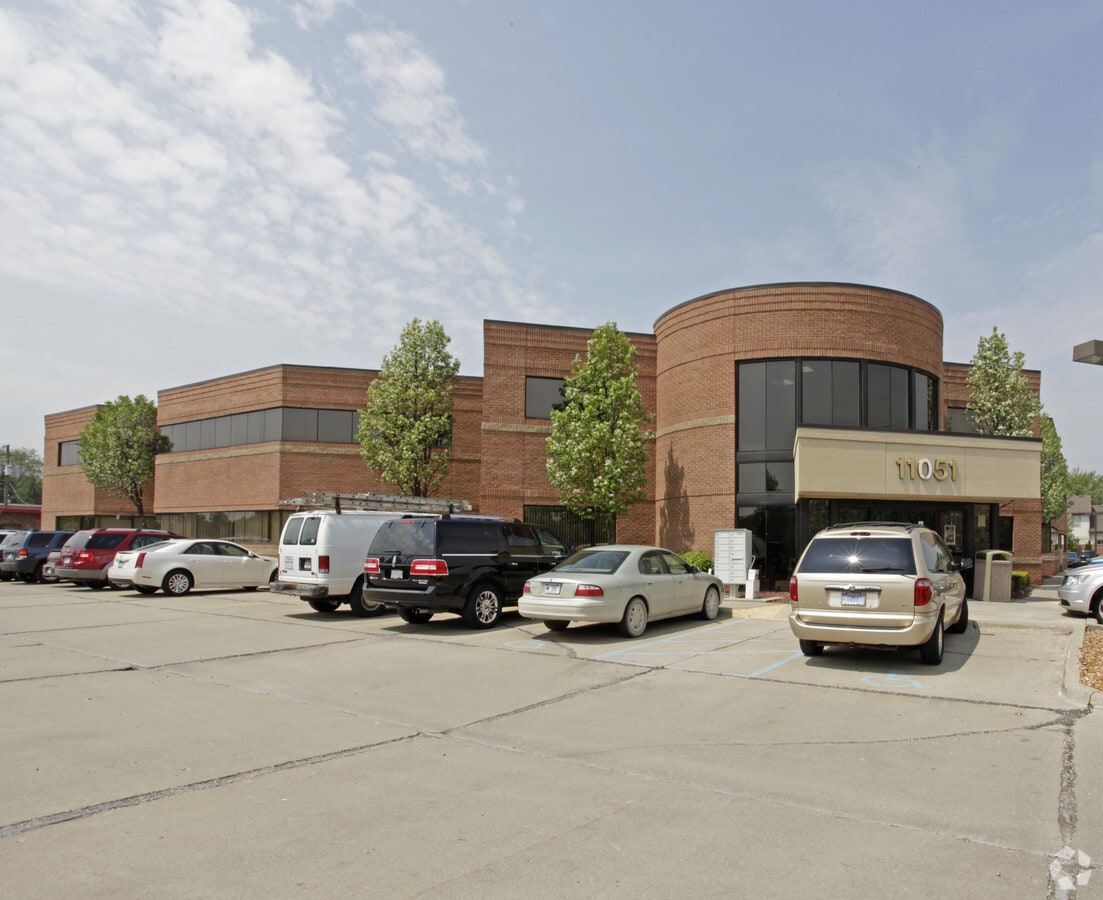 11051 Hall Rd, Utica, MI 48317