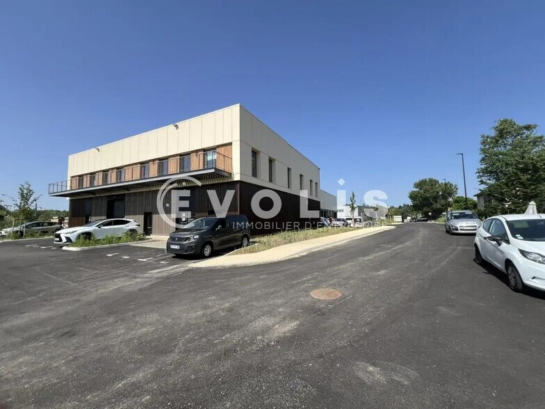 170 Rue Des Terres Bourdin, Rillieux-la-Pape for sale - Building Photo - Image 1 of 9