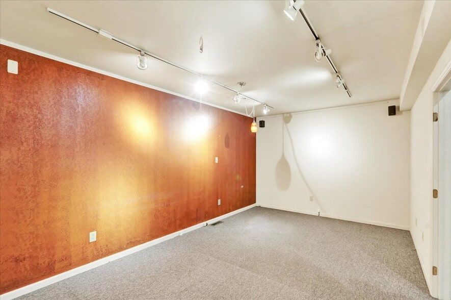 5 Old Wernersville Rd, Sinking Spring, PA for lease - Building Photo - Image 2 of 17