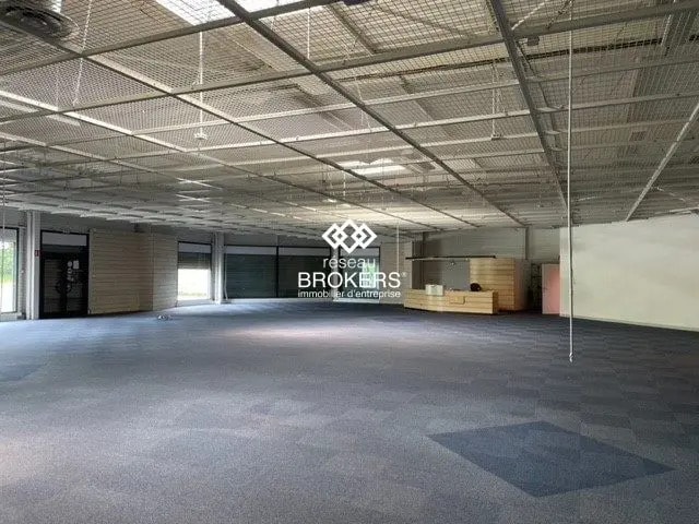 Retail in Flers for lease Interior Photo- Image 1 of 8