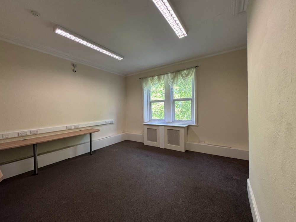 9 Moor Park Ave, Preston for lease Interior Photo- Image 1 of 5