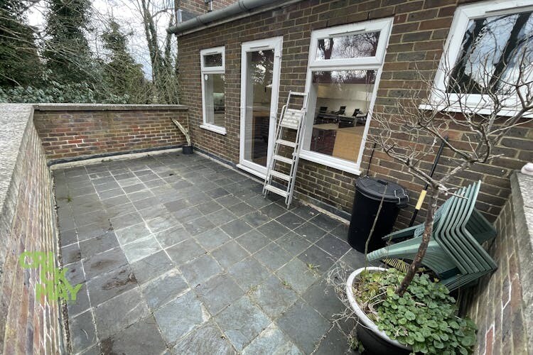 7 Muster Grn, Haywards Heath for lease - Building Photo - Image 2 of 2