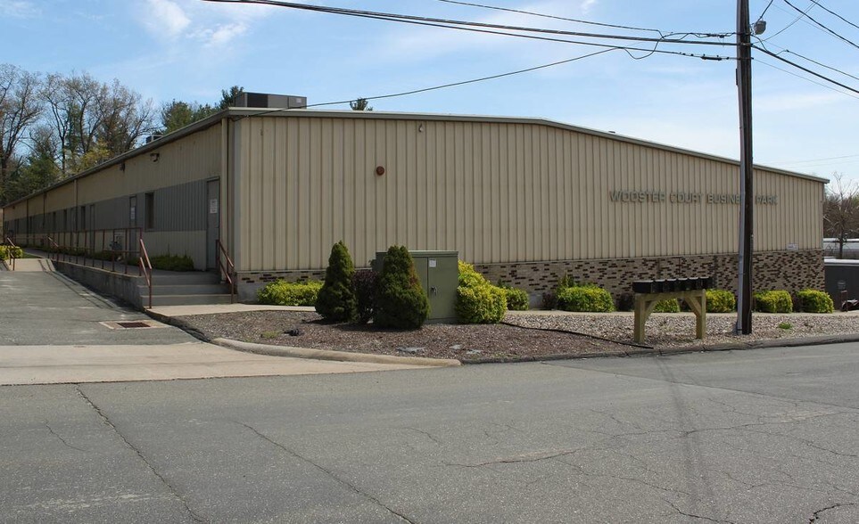 35 Wooster Ct, Bristol, CT for sale - Primary Photo - Image 1 of 1