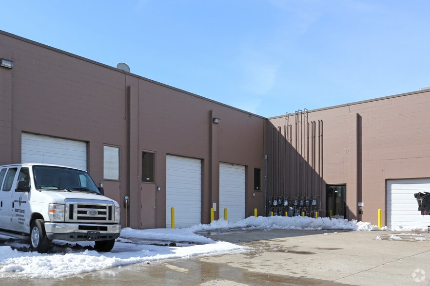 11003 Bluegrass Pky, Louisville, KY for lease - Building Photo - Image 2 of 9