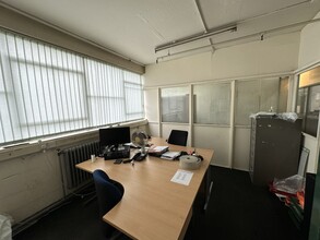 400 Petre St, Sheffield for lease Interior Photo- Image 2 of 5