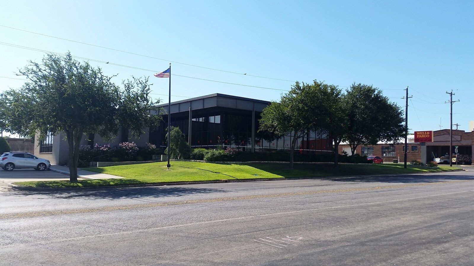 200 N Center St, Archer City, TX 76351