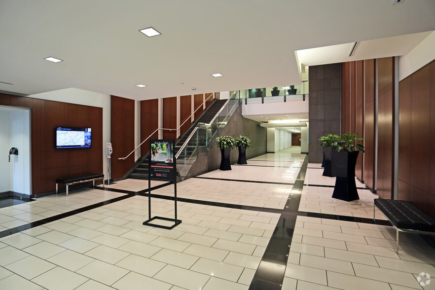 3805 West Chester Pike, Newtown Square, PA for lease - Lobby - Image 2 of 10