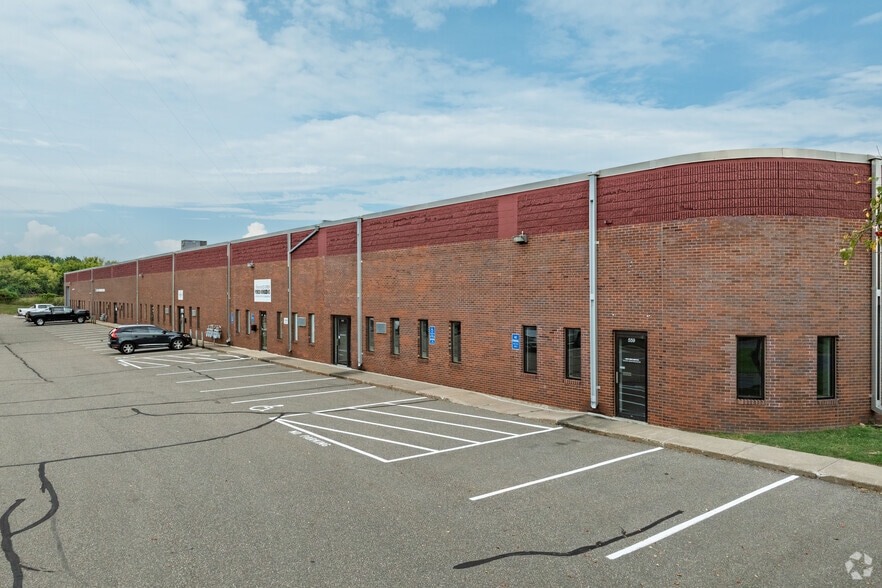 559-575 Shoreview Park Rd, Shoreview, MN for lease - Primary Photo - Image 1 of 5